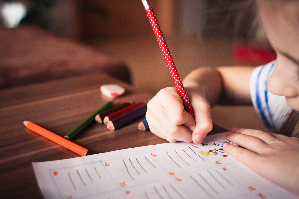 Prise du crayon : révisons nos positions - Le Blogue de l'ergothérapie de  la maison à l'école
